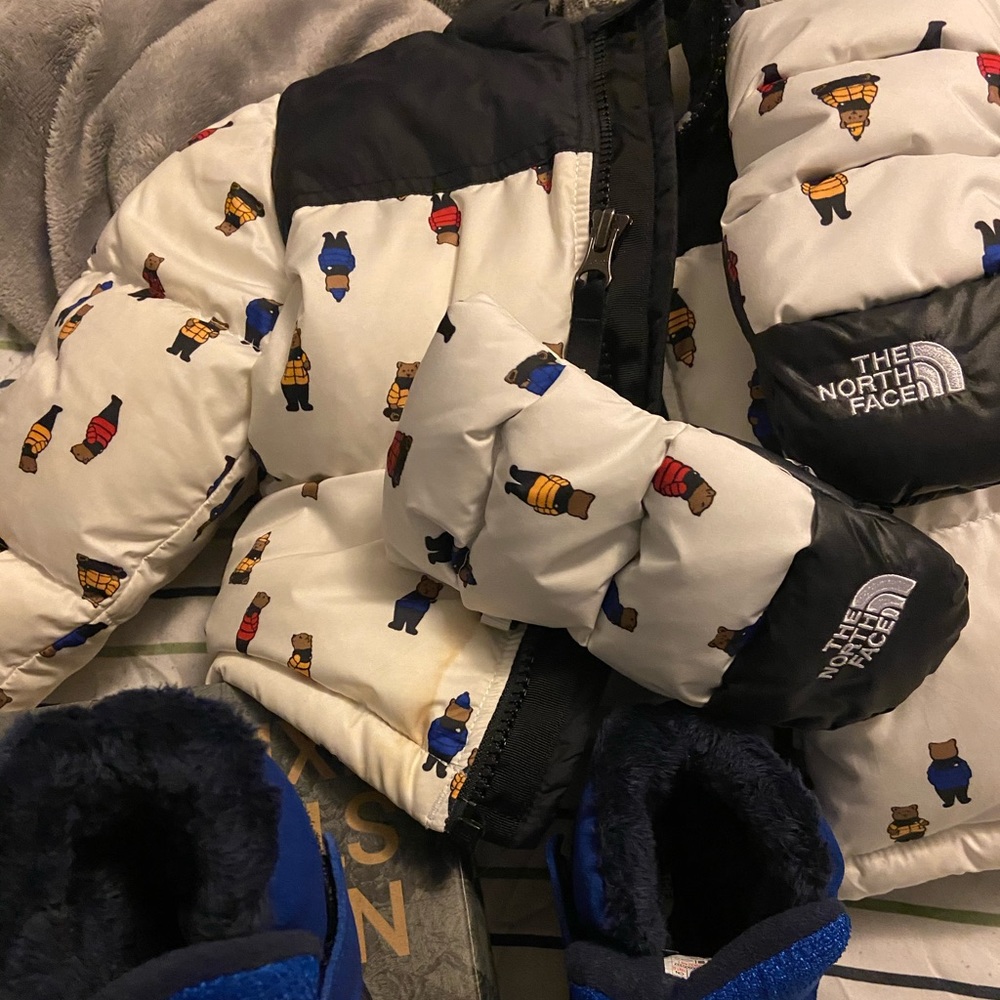 The North Face infant Coat & gloves  SOLD ❌❌❌